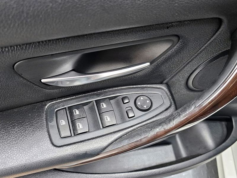 2015 BMW 3 Series 320d photo 14