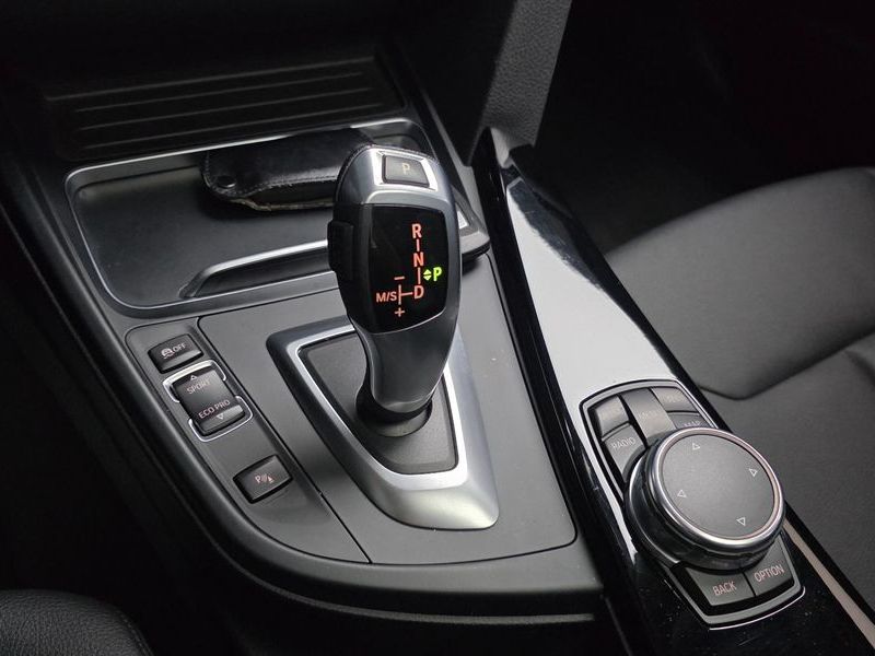 2016 BMW 3 Series 320d photo 9