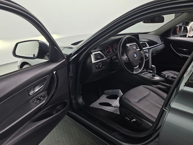 2016 BMW 3 Series 320d photo 10