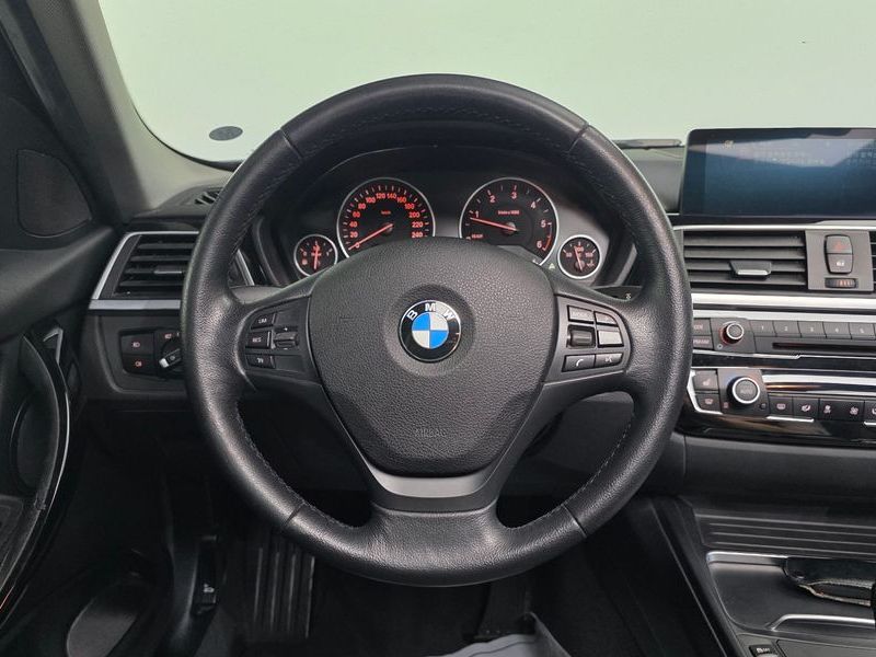 2016 BMW 3 Series 320d photo 12