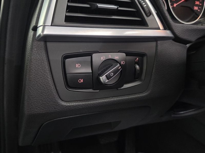 2016 BMW 3 Series 320d photo 20