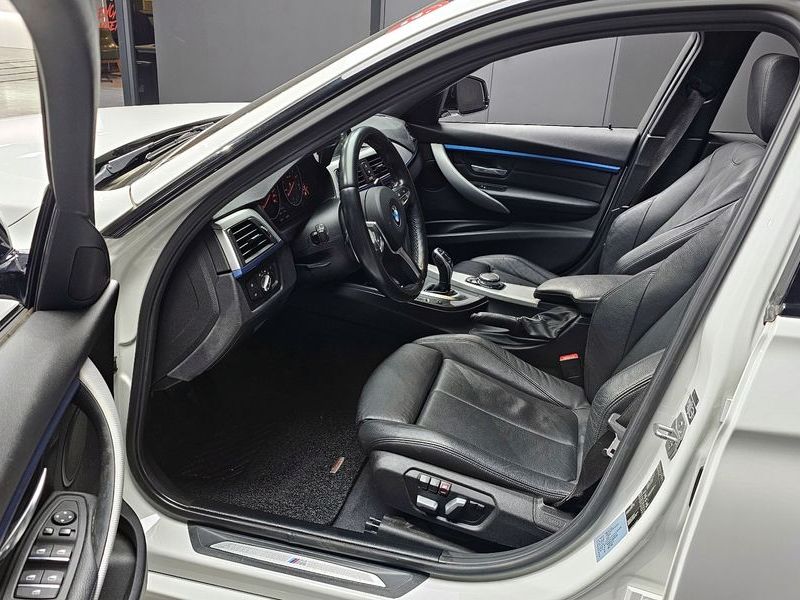 2016 BMW 3 Series 328i M Sport photo 10