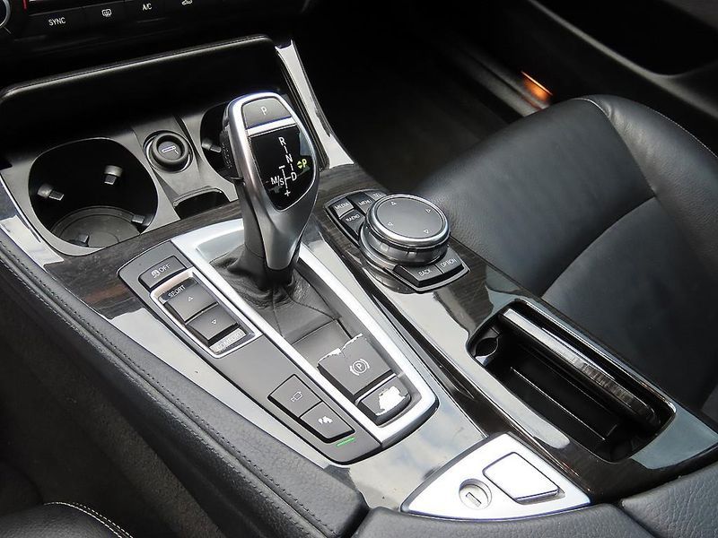 2015 BMW 5 Series 528i Luxury photo 11