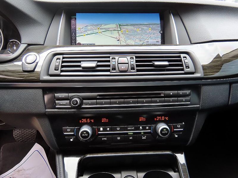 2015 BMW 5 Series 528i Luxury photo 14