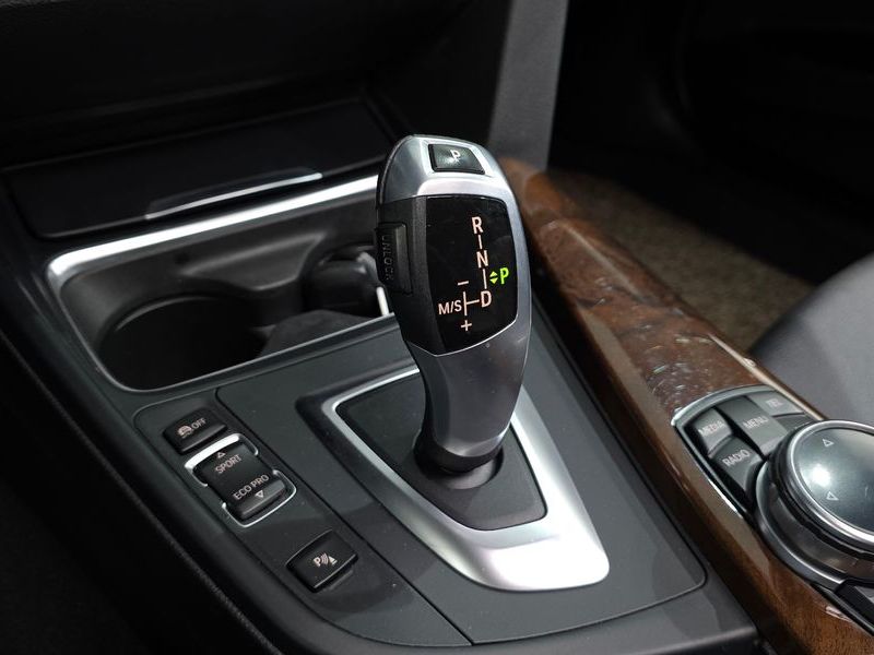 2015 BMW 3 Series 320d photo 9