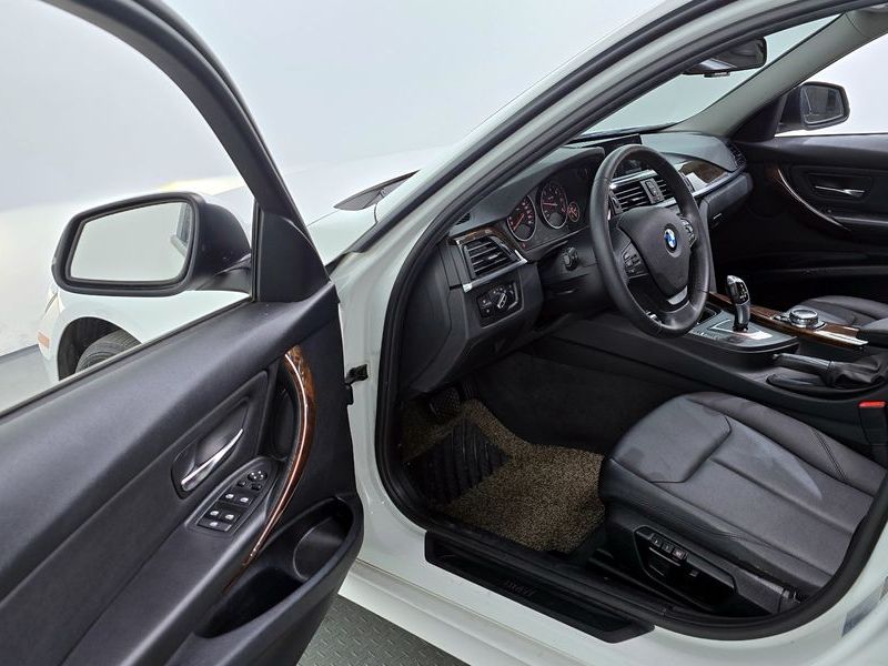 2015 BMW 3 Series 320d photo 10