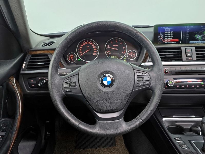 2015 BMW 3 Series 320d photo 13