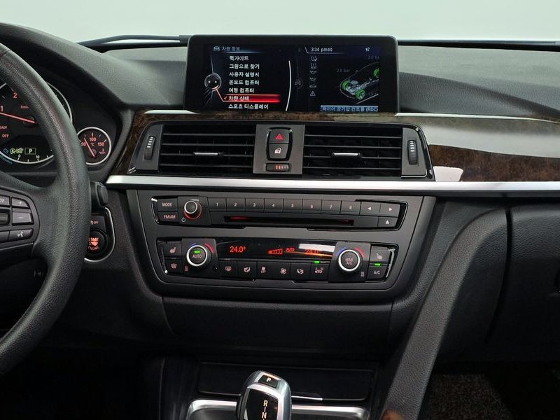 2015 BMW 3 Series 320d photo 14