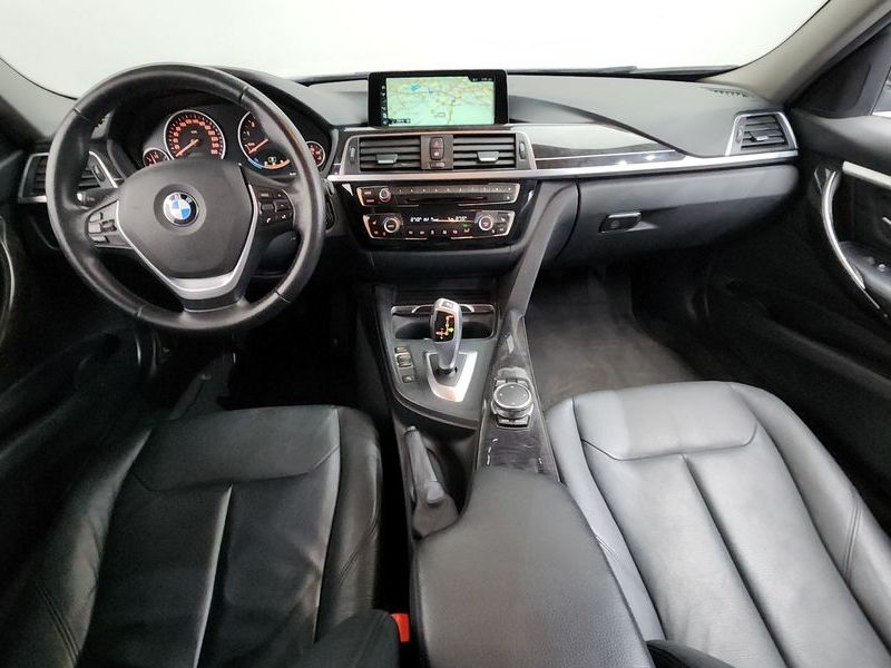2016 BMW 3 Series 320i Luxury photo 7