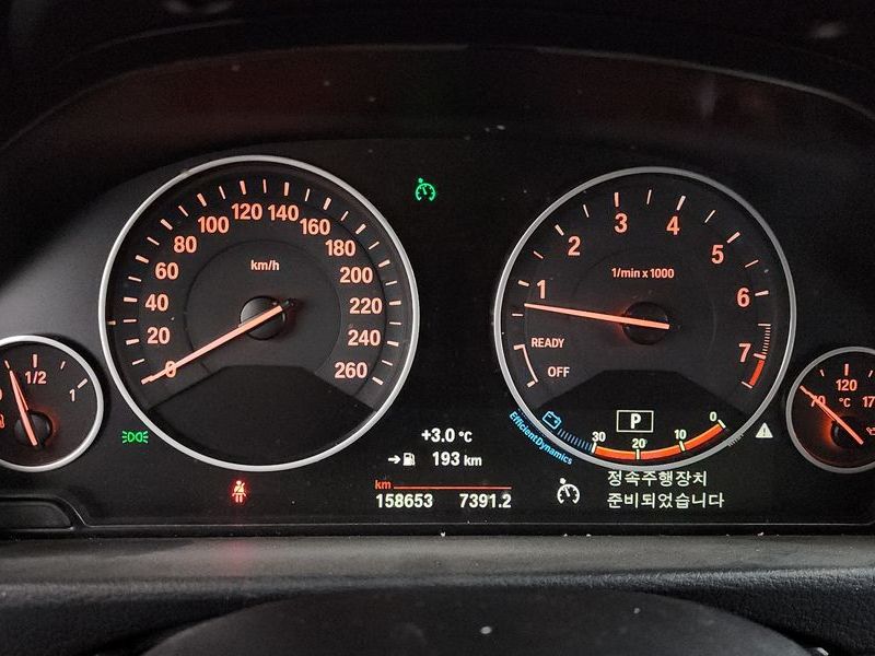 2016 BMW 3 Series 320i Luxury photo 8