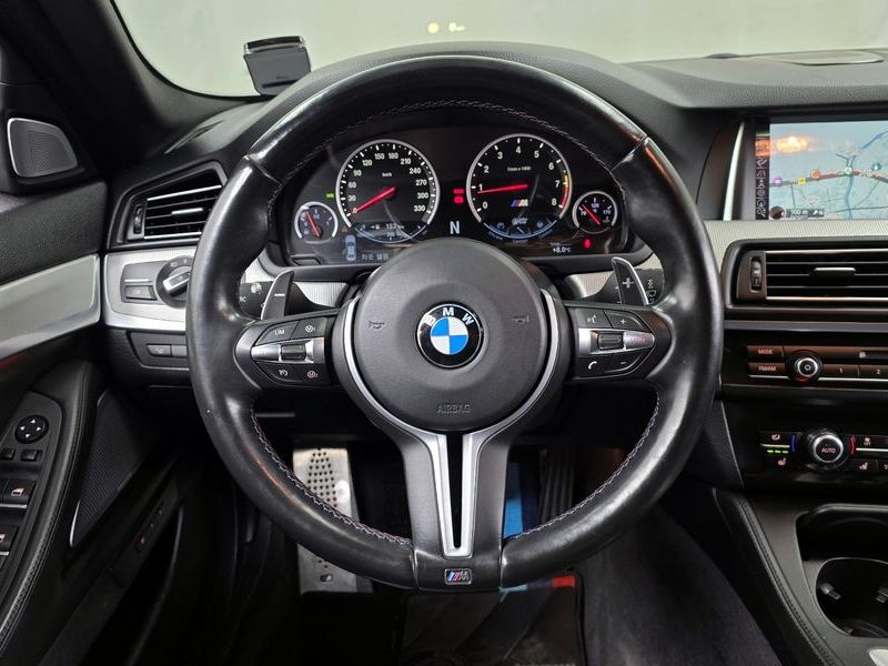 2016 BMW M5 Sedan photo 13