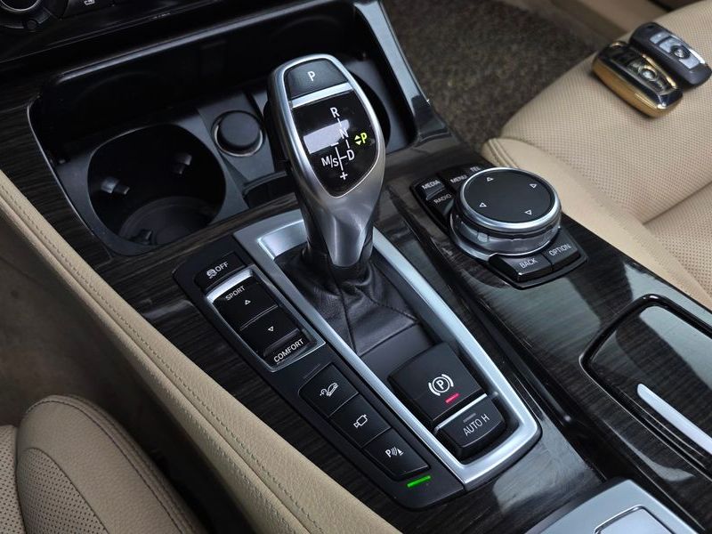 2016 BMW 5 Series 528i xDrive Luxury Plus photo 8