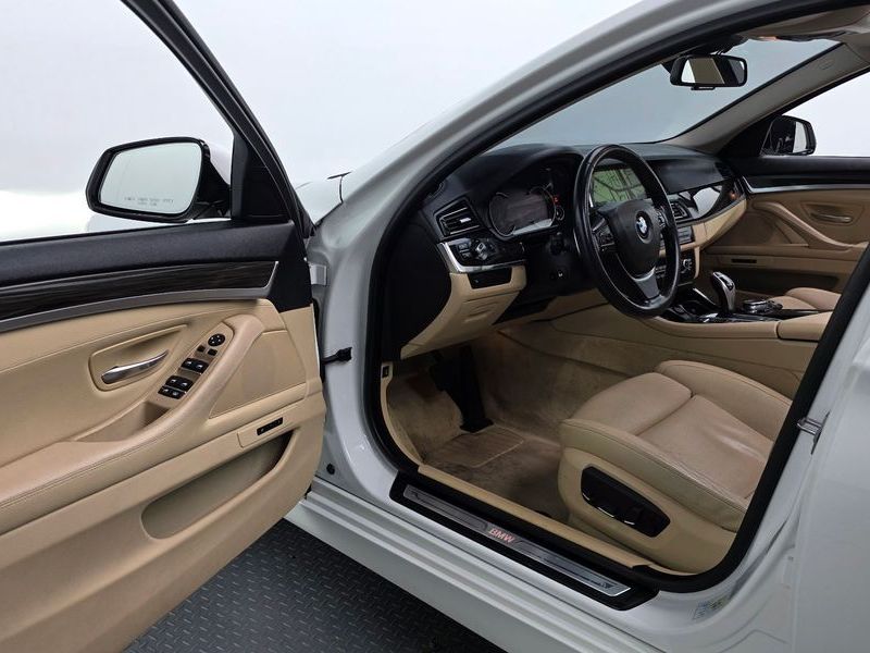 2016 BMW 5 Series 528i xDrive Luxury Plus photo 9