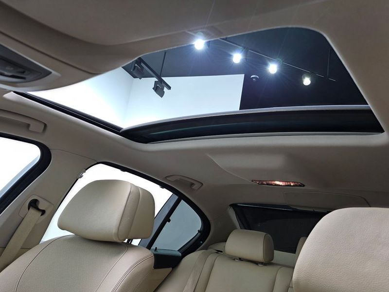 2016 BMW 5 Series 528i xDrive Luxury Plus photo 18