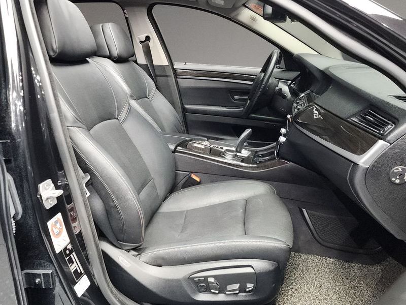 2016 BMW 5 Series 520d Luxury Plus photo 11