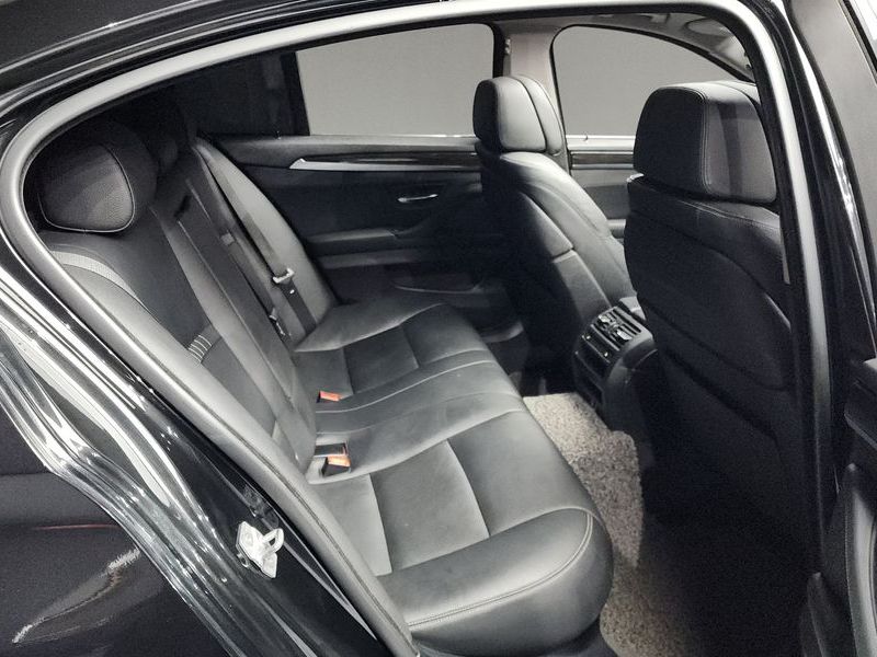 2016 BMW 5 Series 520d Luxury Plus photo 12