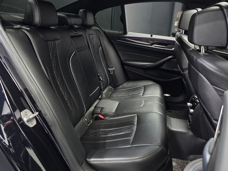 2017 BMW 5 Series 530d M Sport Package photo 12