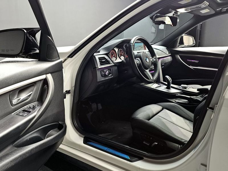 2016 BMW 3 Series 320i M Sport photo 12