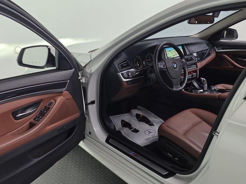 2016 BMW 5 Series 520d xDrive M Aero Dynamic photo 10