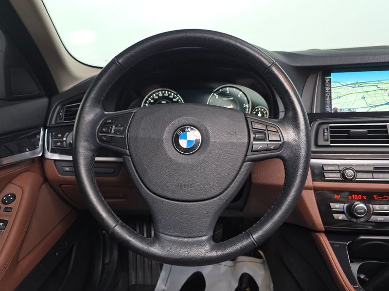 2016 BMW 5 Series 520d xDrive M Aero Dynamic photo 12
