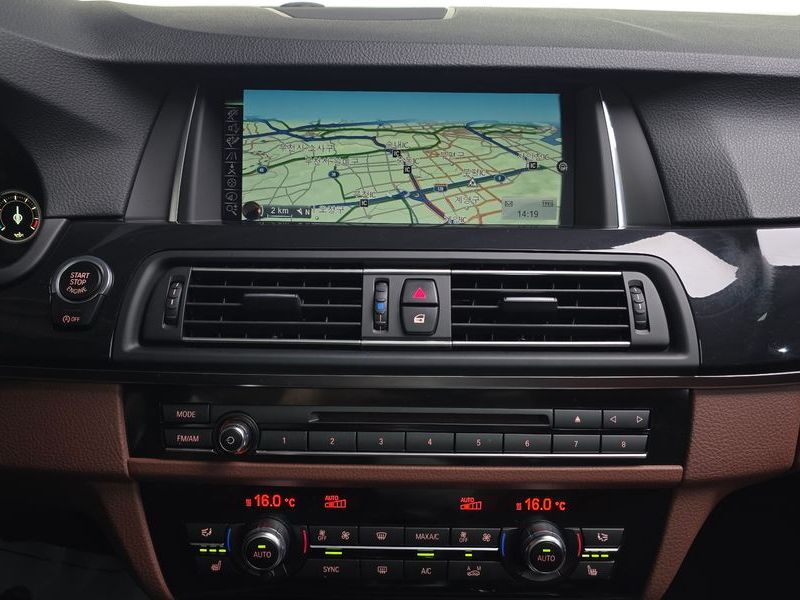 2016 BMW 5 Series 520d xDrive M Aero Dynamic photo 13