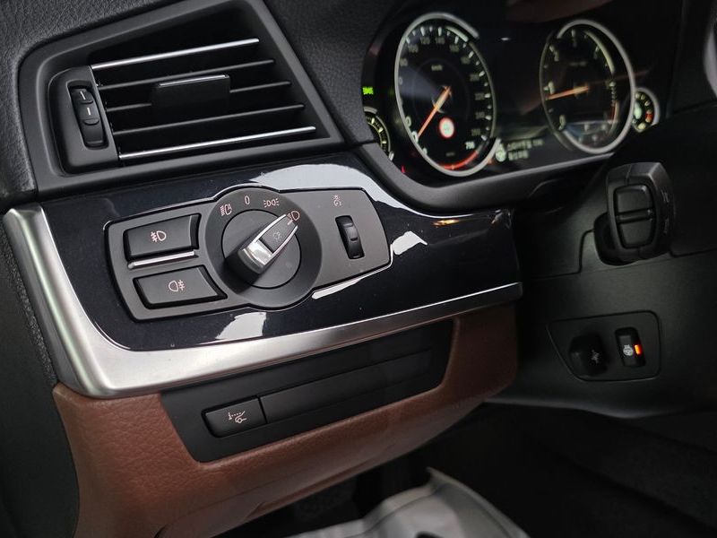 2016 BMW 5 Series 520d xDrive M Aero Dynamic photo 15
