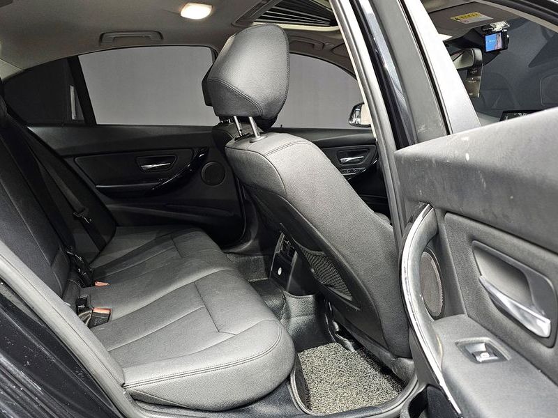 2017 BMW 3 Series 320d photo 11