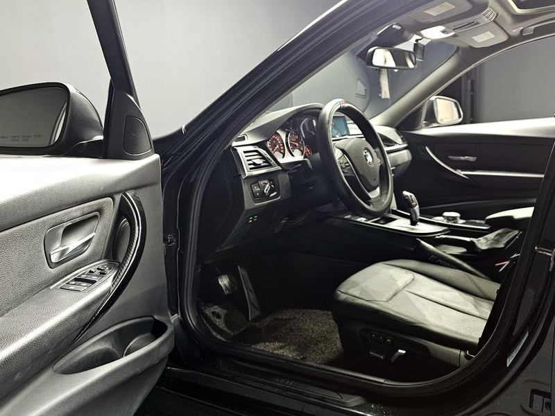 2017 BMW 3 Series 320d photo 12