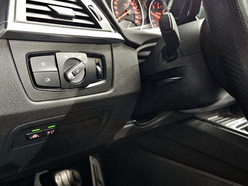 2017 BMW 3 Series 320d photo 13