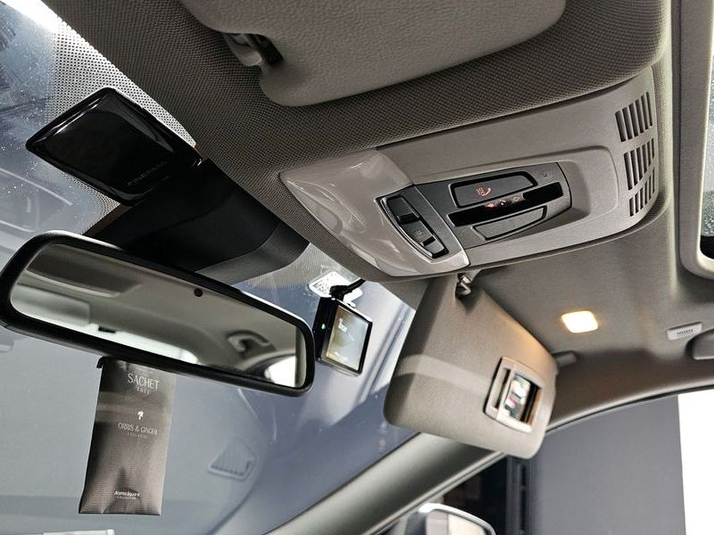 2017 BMW 3 Series 320d photo 18