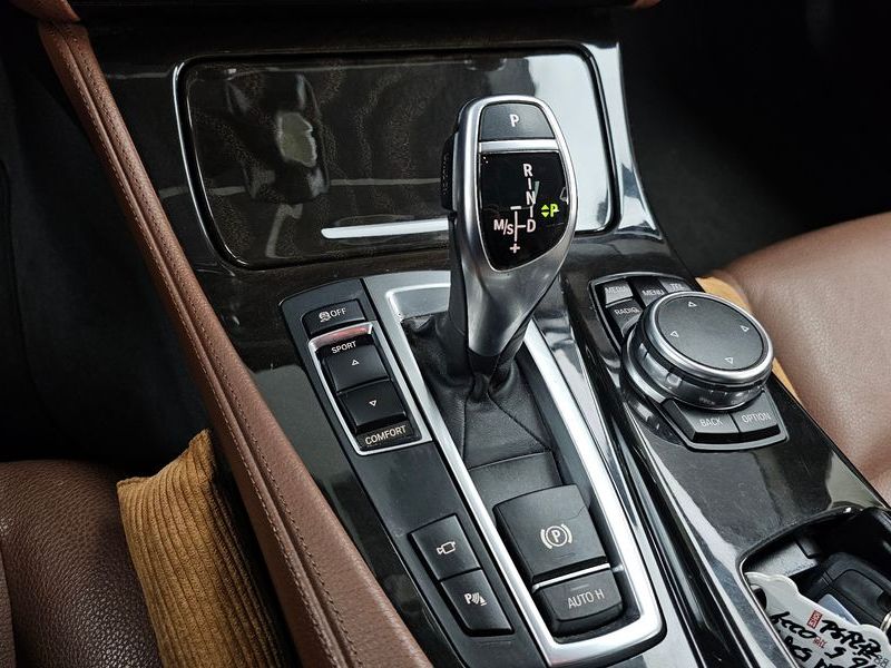 2016 BMW 5 Series 528i M Aero Dynamic photo 9