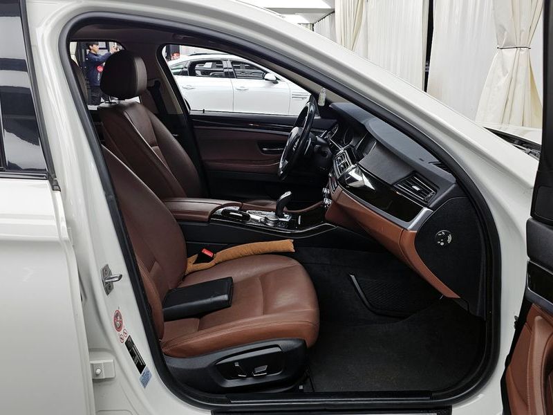 2016 BMW 5 Series 528i M Aero Dynamic photo 11
