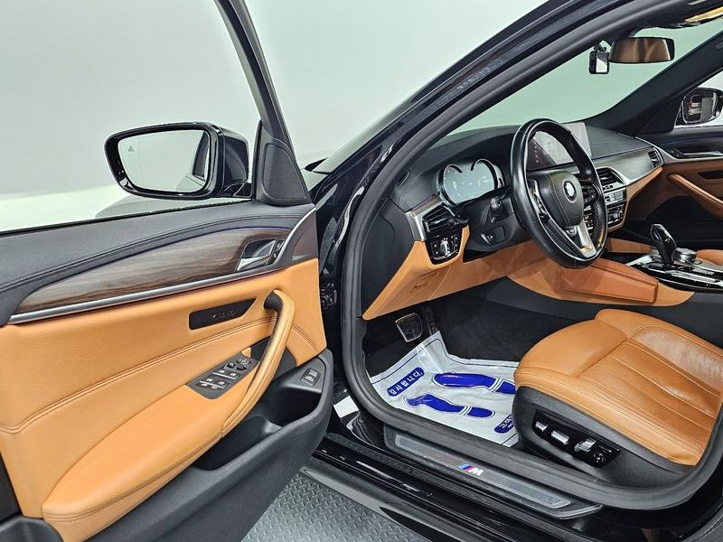 2017 BMW 5 Series 520d M Sport Package Plus photo 9