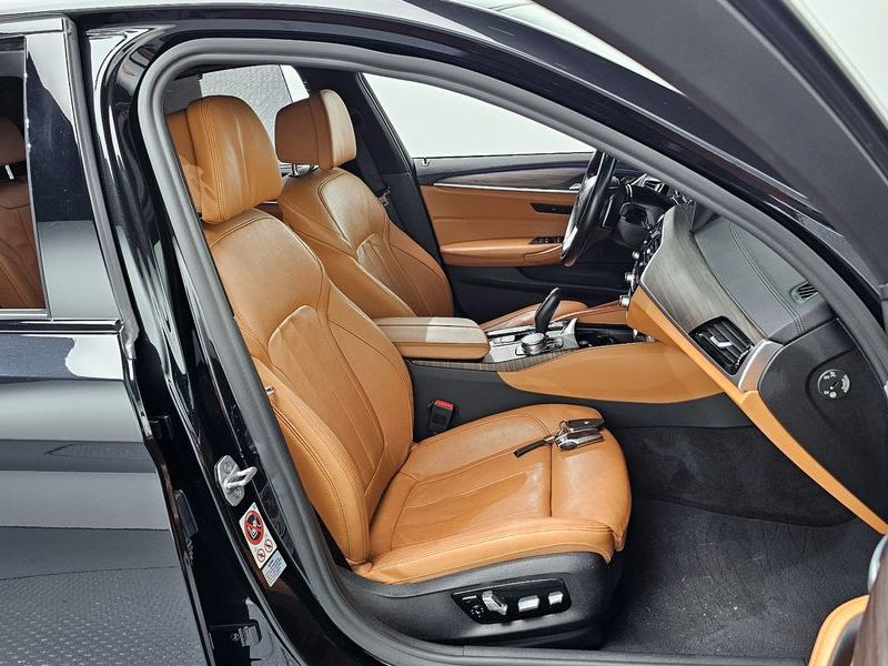 2017 BMW 5 Series 520d M Sport Package Plus photo 11