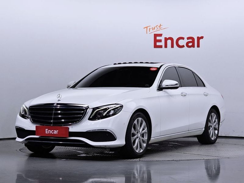 2017 Mercedes-Benz E-Class E220d Exclusive photo 1
