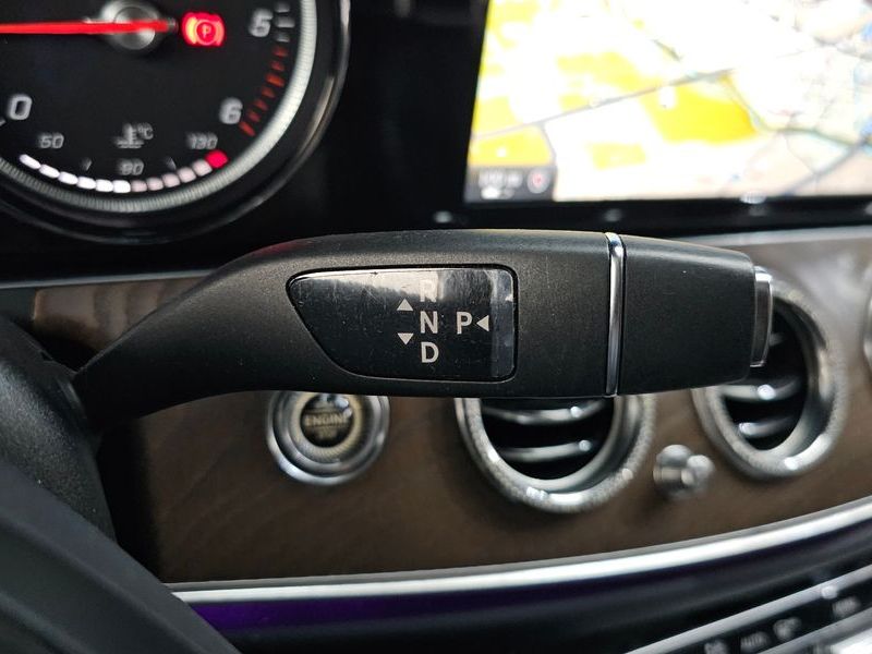 2017 Mercedes-Benz E-Class E220d Exclusive photo 9