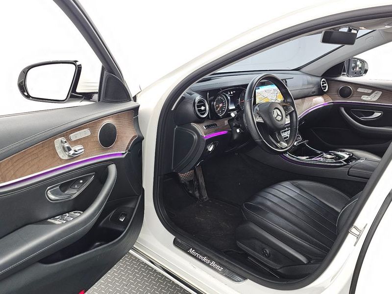 2017 Mercedes-Benz E-Class E220d Exclusive photo 10