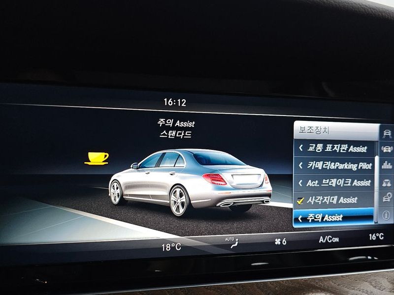 2017 Mercedes-Benz E-Class E220d Exclusive photo 16