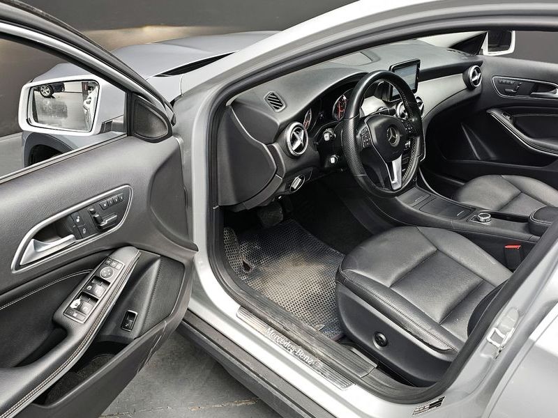 2015 Mercedes-Benz A-Class GLA200 CDI photo 12