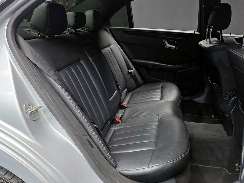 2016 Mercedes-Benz E-Class E220 Bluetec Avantgarde Sport photo 12