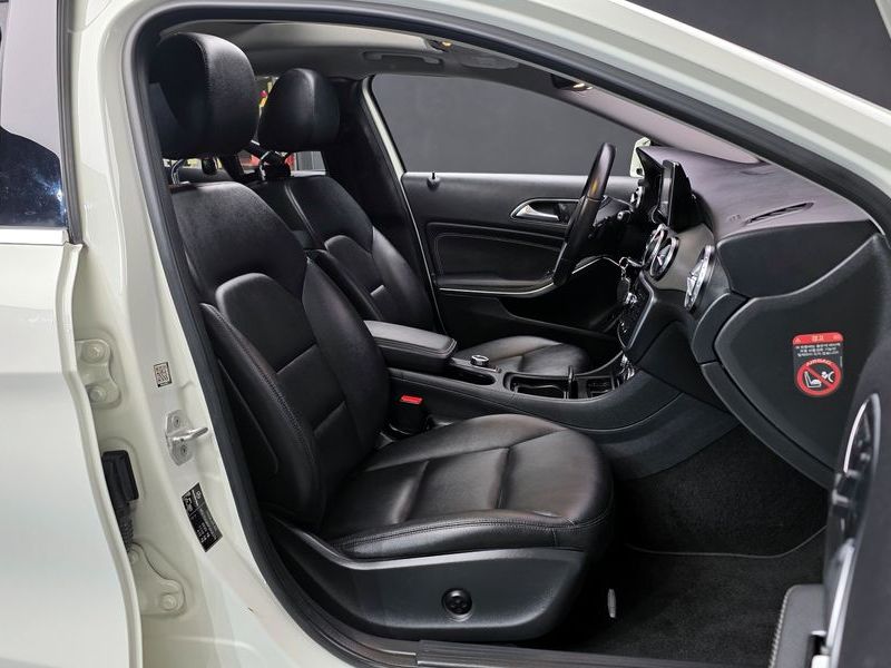 2015 Mercedes-Benz A-Class GLA200 CDI photo 10
