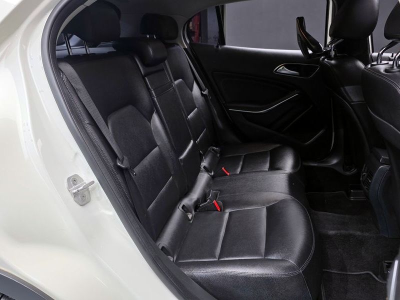 2015 Mercedes-Benz A-Class GLA200 CDI photo 12