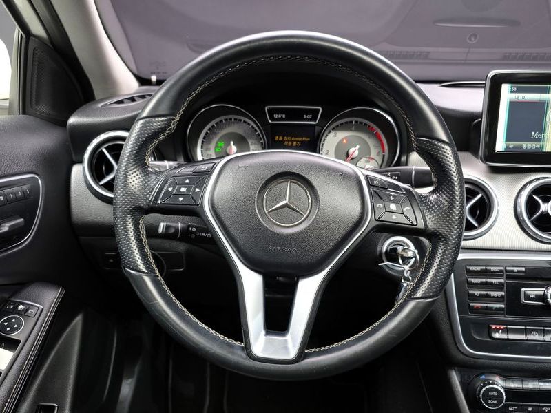 2015 Mercedes-Benz A-Class GLA200 CDI photo 13
