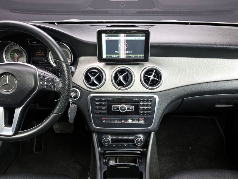 2015 Mercedes-Benz A-Class GLA200 CDI photo 14