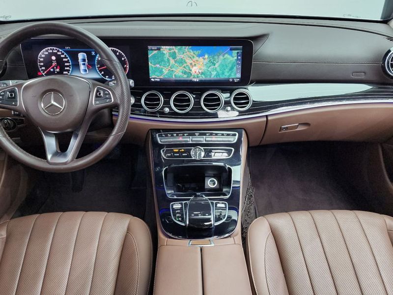 2017 Mercedes-Benz E-Class E400 4MATIC Exclusive photo 7