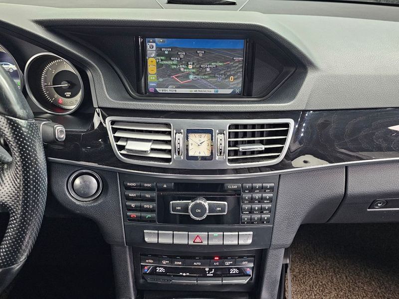 2015 Mercedes-Benz E-Class E220 CDI Avantgarde photo 16