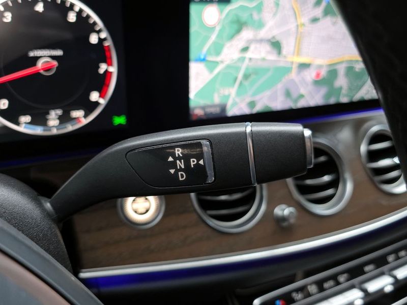 2017 Mercedes-Benz E-Class E300 Exclusive photo 9