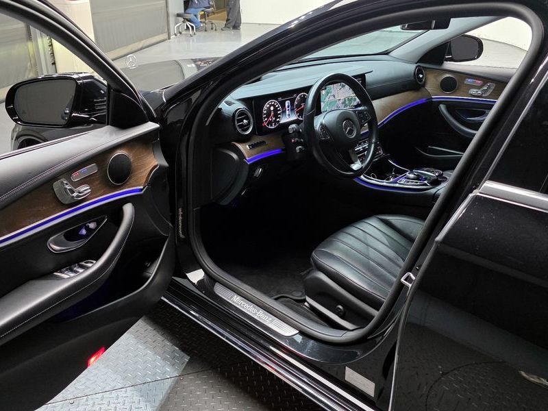 2017 Mercedes-Benz E-Class E300 Exclusive photo 10