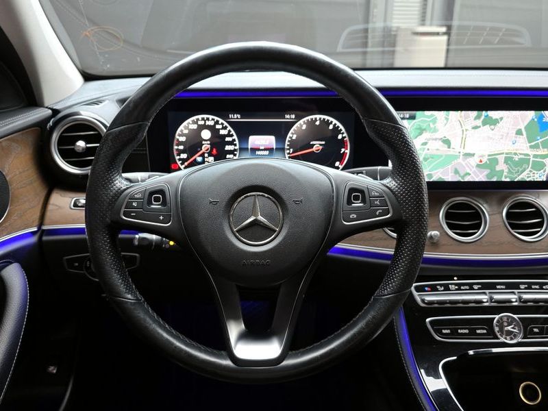 2017 Mercedes-Benz E-Class E300 Exclusive photo 13