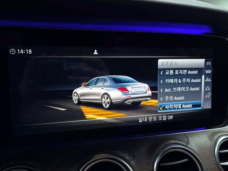 2017 Mercedes-Benz E-Class E300 Exclusive photo 16